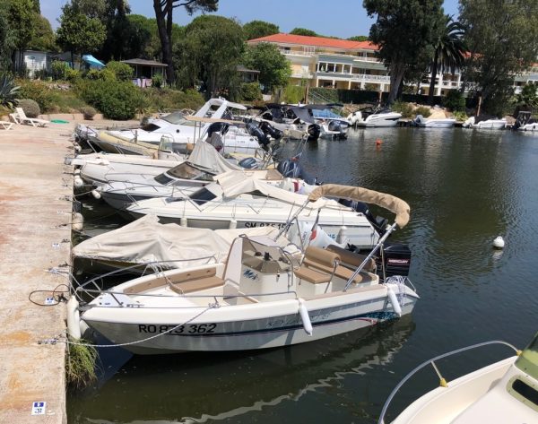 Bateau Moteur Key Largo 18 occasion vue port