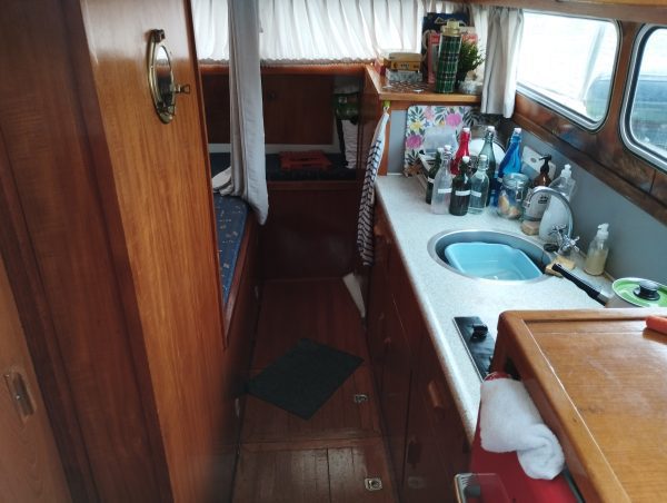 Bateau Moteur Occasion cuisine scaled