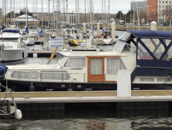 Bateau Moteur occasion vue ext scaled