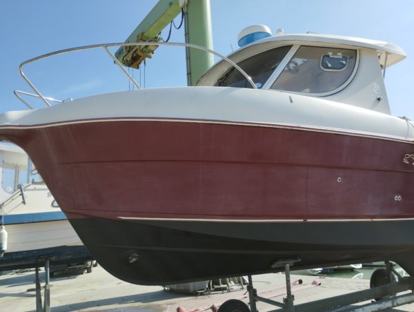 Bateau moteur occasion Arvor 250 coque scaled