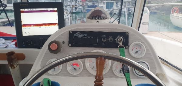 Bateau moteur occasion Arvor 250 pilotage