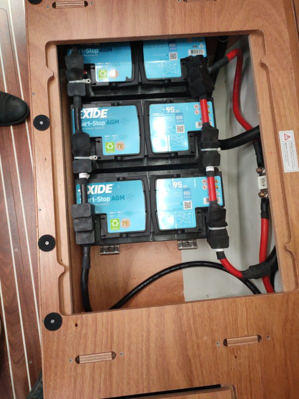 Bavaria 37 batteries occasion Albatre Plaisance scaled