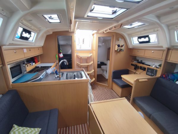 Bavaria 37 carre occasion Albatre Plaisance scaled