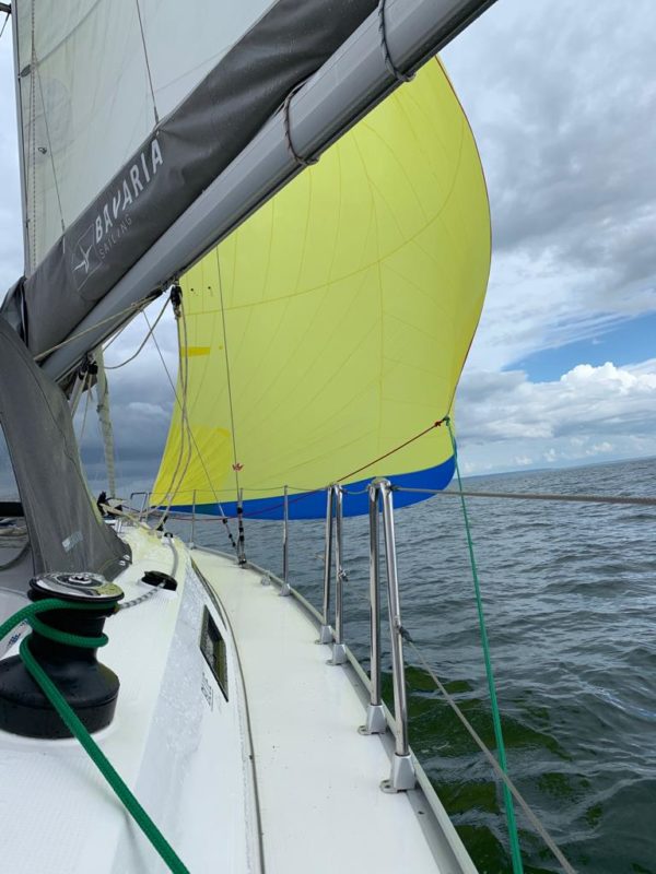 Bavaria 37 sous spi asymetrique occasion Albatre Plaisance