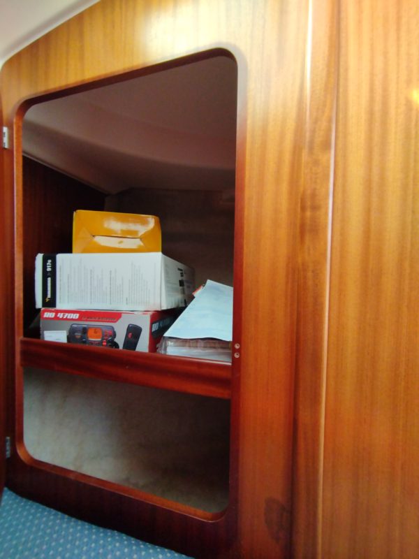 Bateau moteur occasion Quicksilver weekend 700 rangements scaled