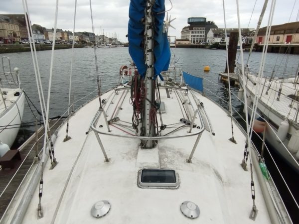 Voilier occasion Albatre Plaisance SUN FIZZ Pont avant scaled
