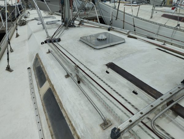 Voilier occasion Albatre Plaisance SUN FIZZ Vue avant Pont 3 scaled