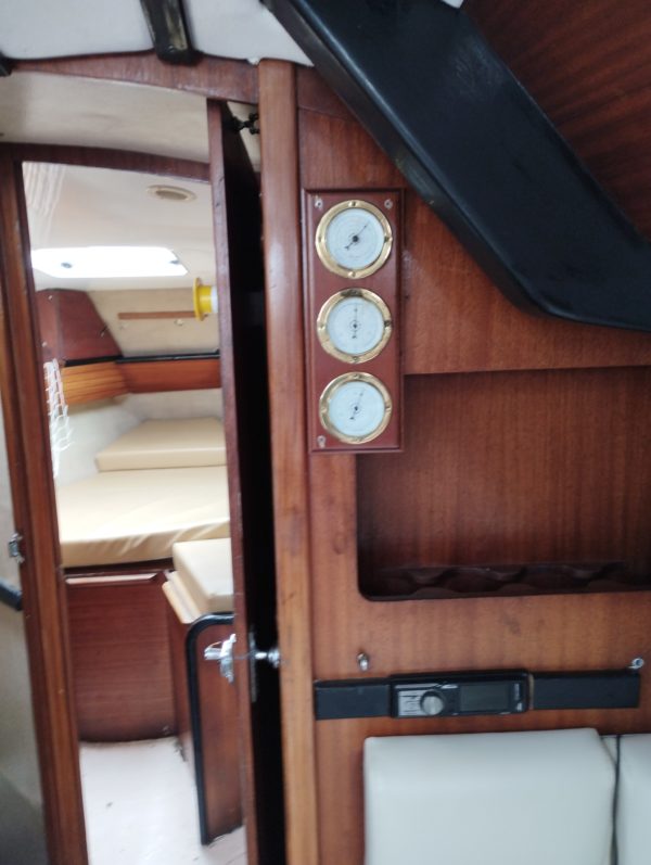Voilier occasion Albatre Plaisance SUN FIZZ Vue avant interieur scaled
