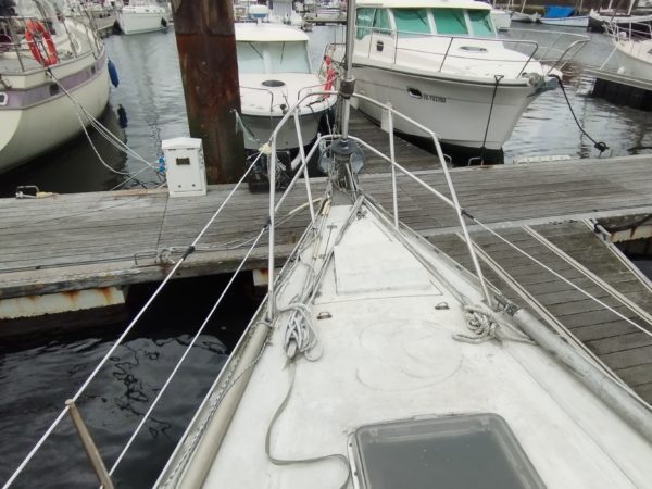 Voilier occasion Albatre Plaisance SUN FIZZ Vue pont avant 2 scaled