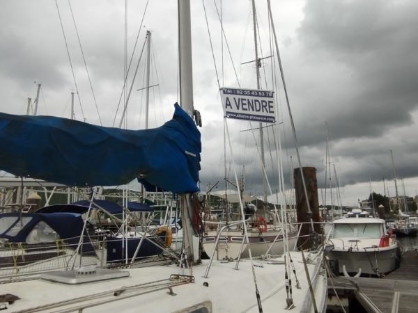 Voilier occasion Albatre plaisance SUN FIZZ Vue arriere scaled