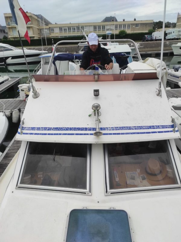 bateau moteur Almeria 26 occasion Albane plaisance Normandie vue avant