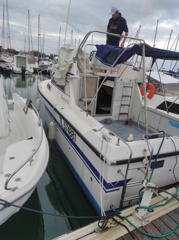 bateau moteur occasion Almeria 750 vue cockpit 1