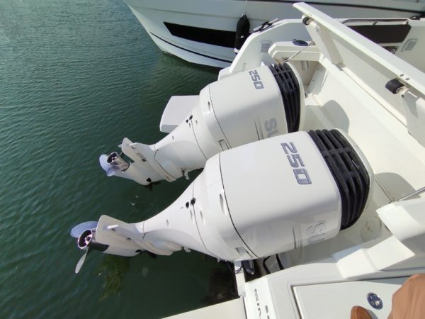 Barracuda 9 moteurs Suzuki 250 CV