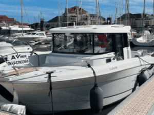 Barracuda 7 occasion albatre plaisance vue avant babord