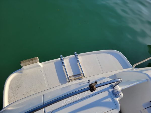 Arvor 210 albatre plaisance vue jupe arrière