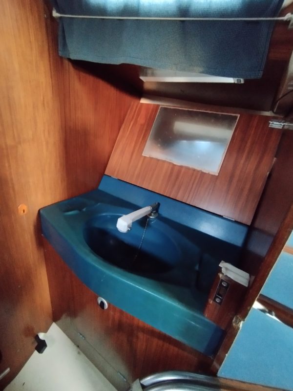 Dufour 3800 voilier occasion Albatre Plaisance normandie lavabo