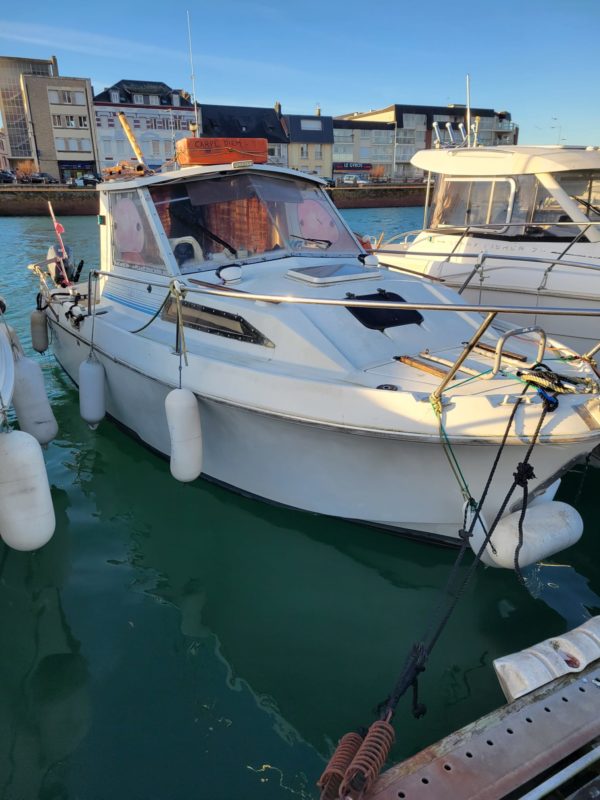 Antares 640 à flot tribord
