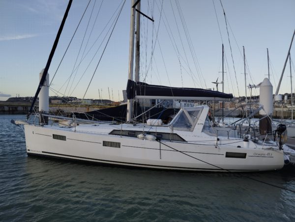 Bénéteau Oceanis 41.1 voilier occasion Albatre Plaisance Normandie babord