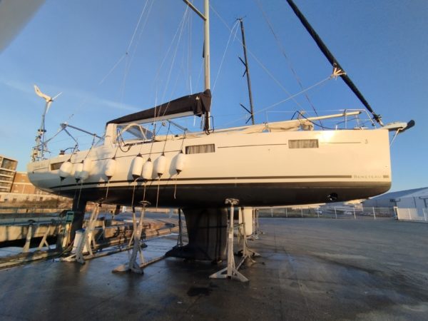Bénéteau Oceanis 41.1 voilier occasion Albatre Plaisance Normandie sur ber tribord