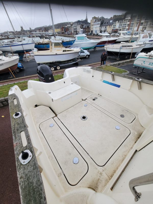 Quicksilver 640 pilothouse vedette occasion Albatre Plaisance Normandie plage arrière