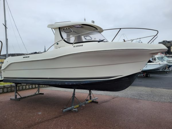 Quicksilver 640 pilothouse vedette occasion Albatre Plaisance Normandie sur ber