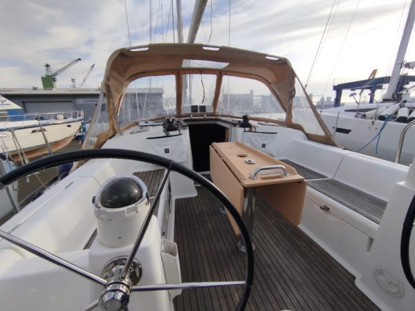 Dufour 375 voilier occasion Albatre Plaisance Normandie cockpit babord