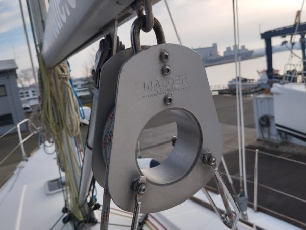 Dufour 375 voilier occasion Albatre Plaisance Normandie frein de bome (1)