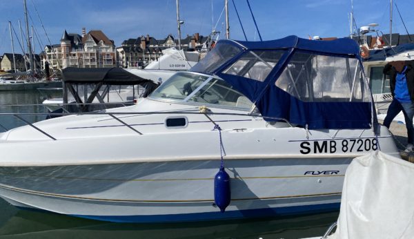FLYER 701 Vue babord ext avec taud hivernage bateau occasion albatre plaisance normandie