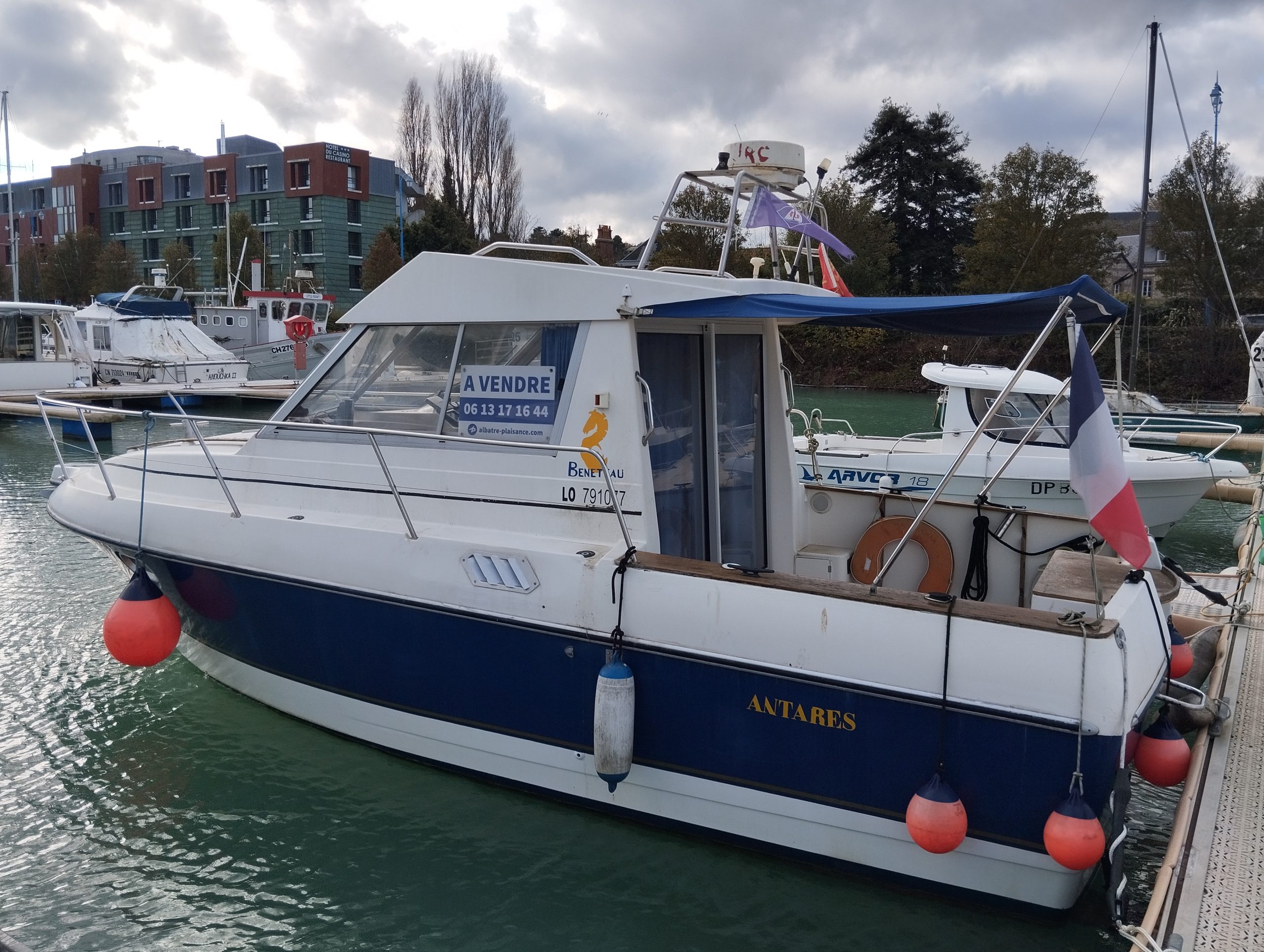Antares 805 vedette occasion à vendre Albatre Plaisance Normandie 1