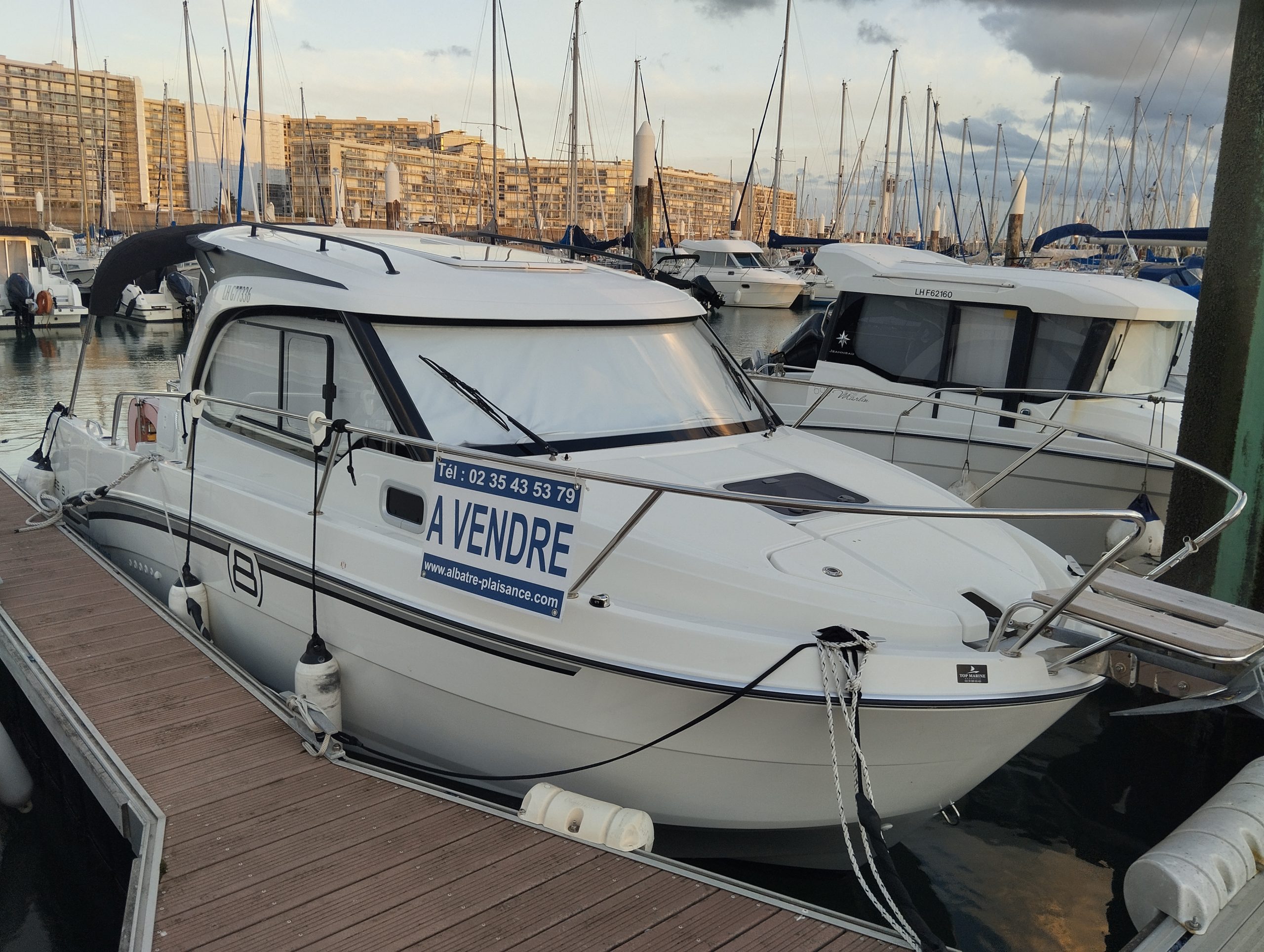 Antares 8 OB V2 Fishing Bénéteau occasion Albatre Plaisance Normandie 1