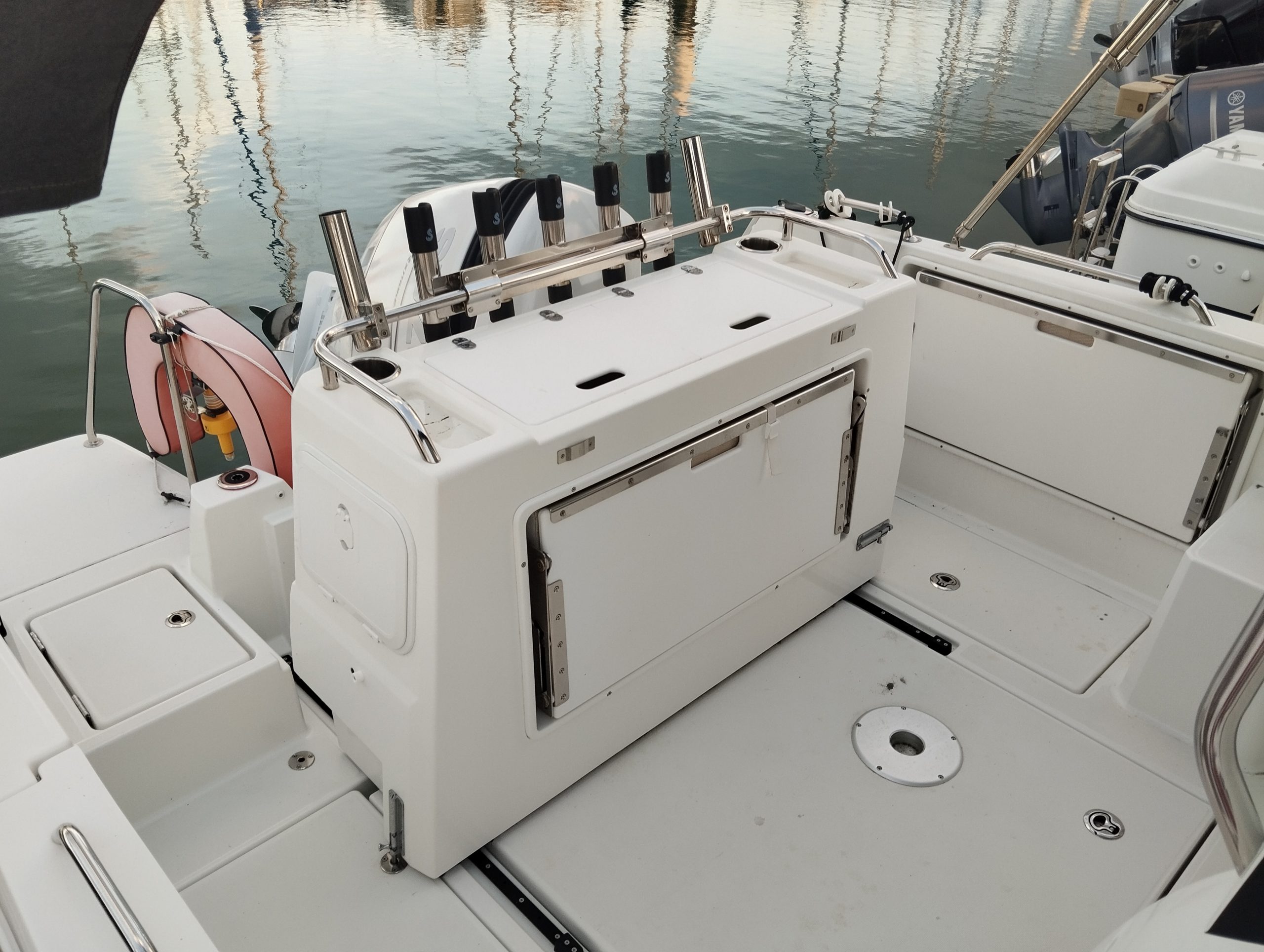 Antares 8 OB V2 Fishing Bénéteau occasion Albatre Plaisance Normandie 4
