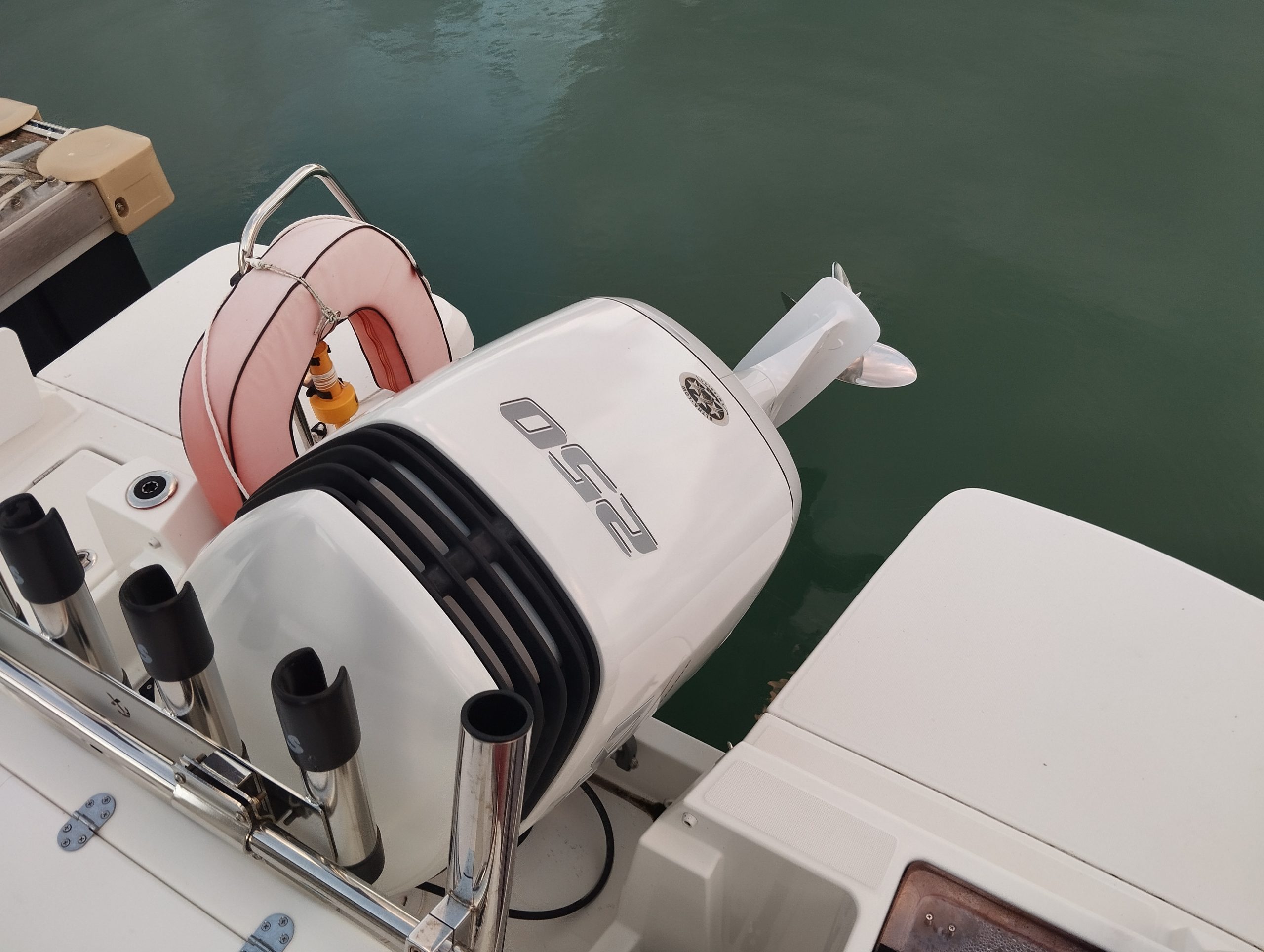 Antares 8 OB V2 Fishing Bénéteau occasion Albatre Plaisance Normandie 9